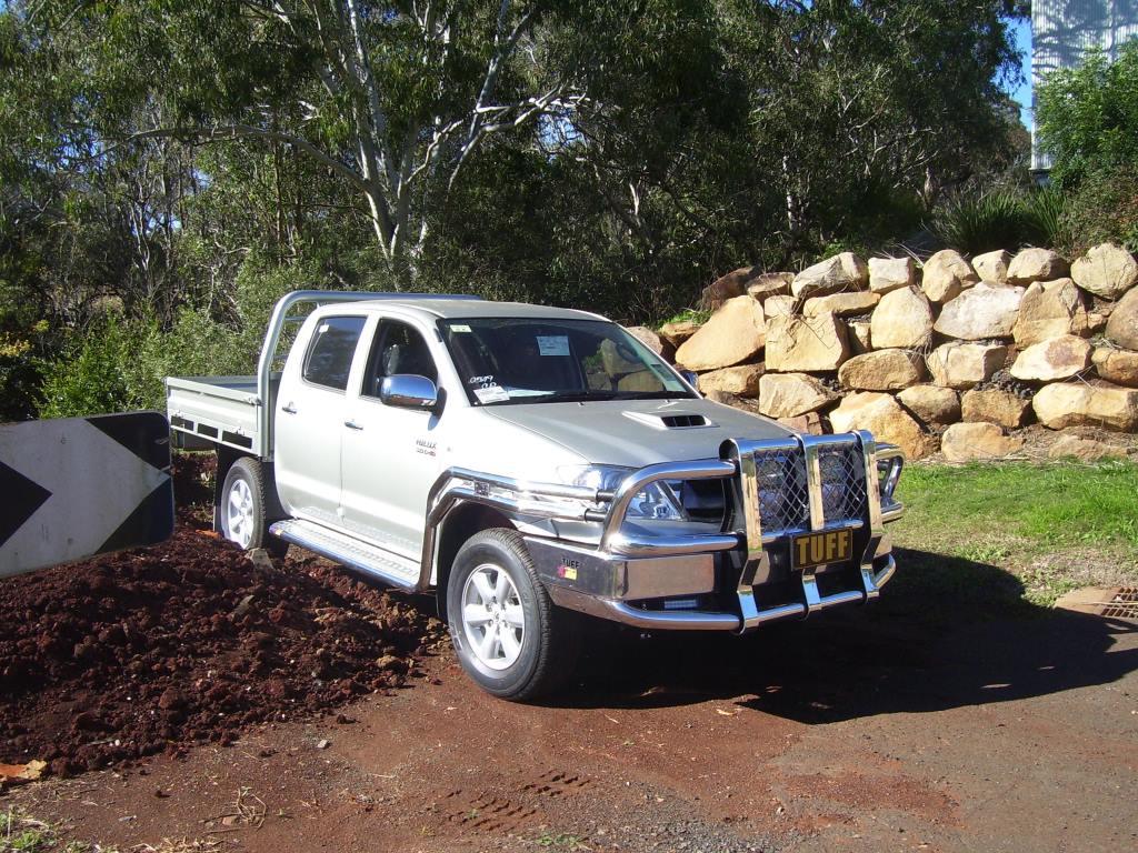 HILUX_4WD_Dcab_3_Post_76_Tube_Sheeted_Sides_+_60mm_Dble_RS_POLISH_-_email.jpg